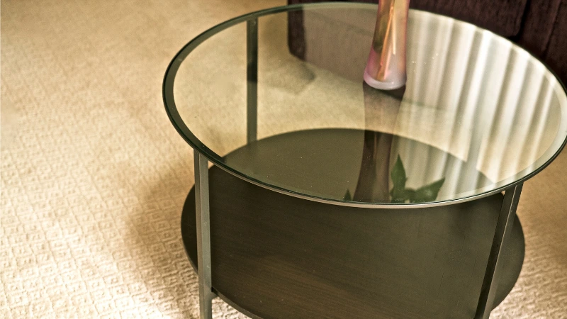 How to decorate glass center table