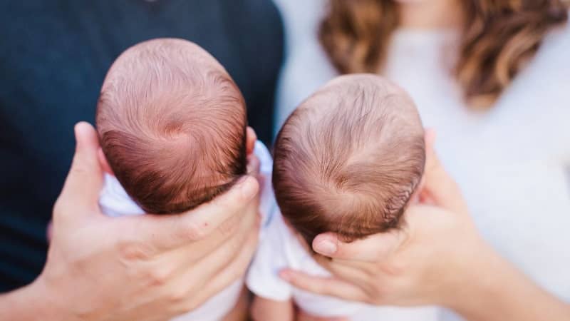 Are You Carrying Twins? Notice These 6 Early Signs and Symptoms